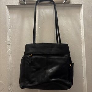 Giani Bernini Black Leather Women's Purse. EUC ‎ 9 1/2 9 1/2 Inches.